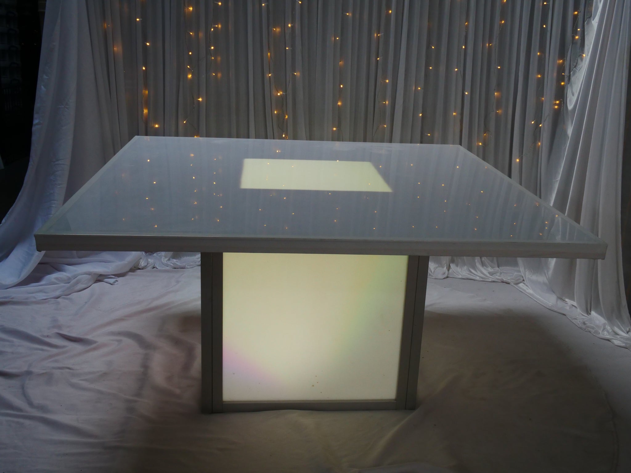 Location - Table carrée Lumina Légendaire (LED)