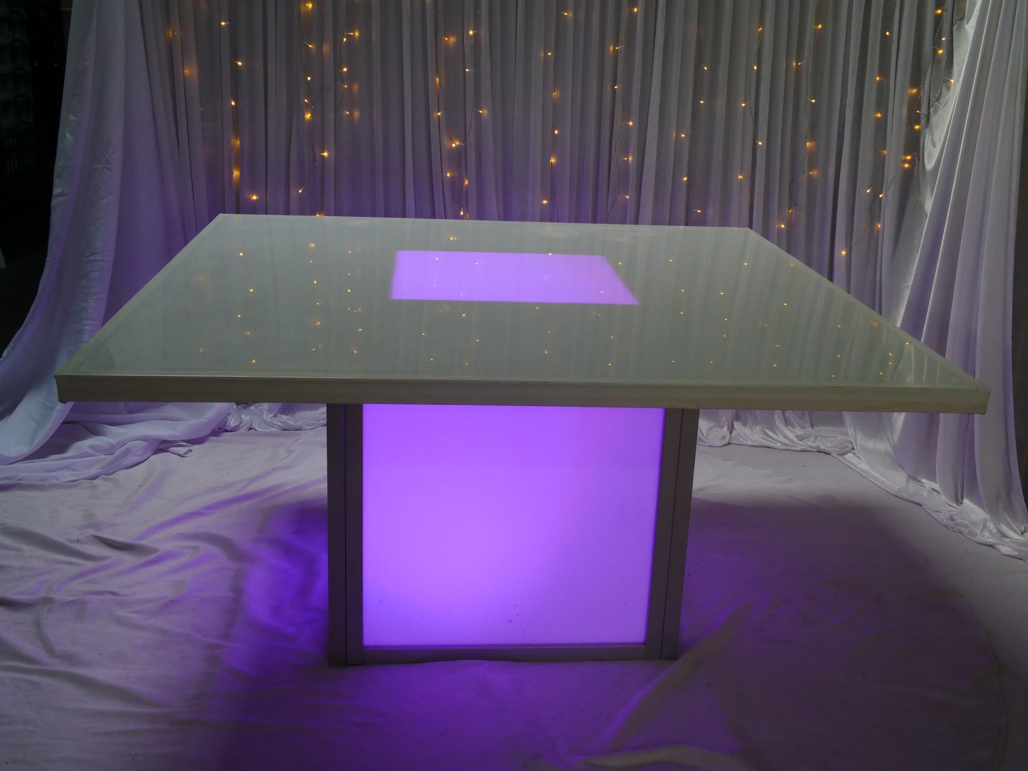 Location - Table carrée Lumina Légendaire (LED)