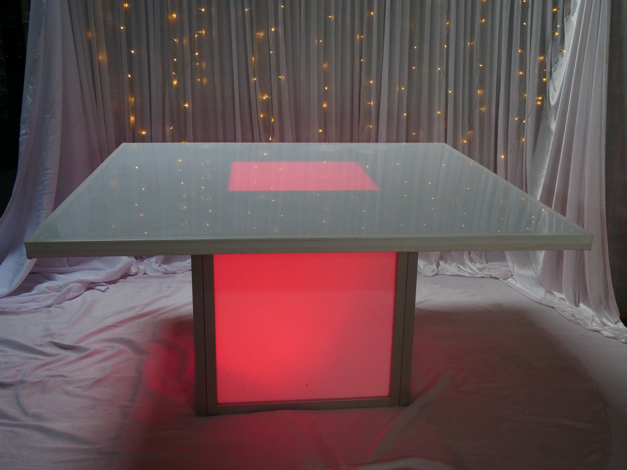 Location - Table carrée Lumina Légendaire (LED)