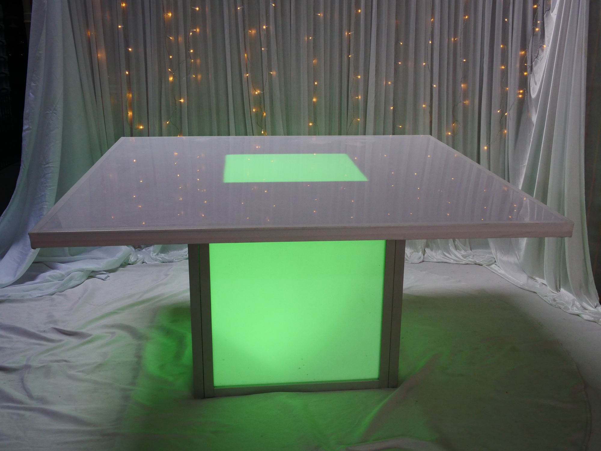 Location - Table carrée Lumina Légendaire (LED)