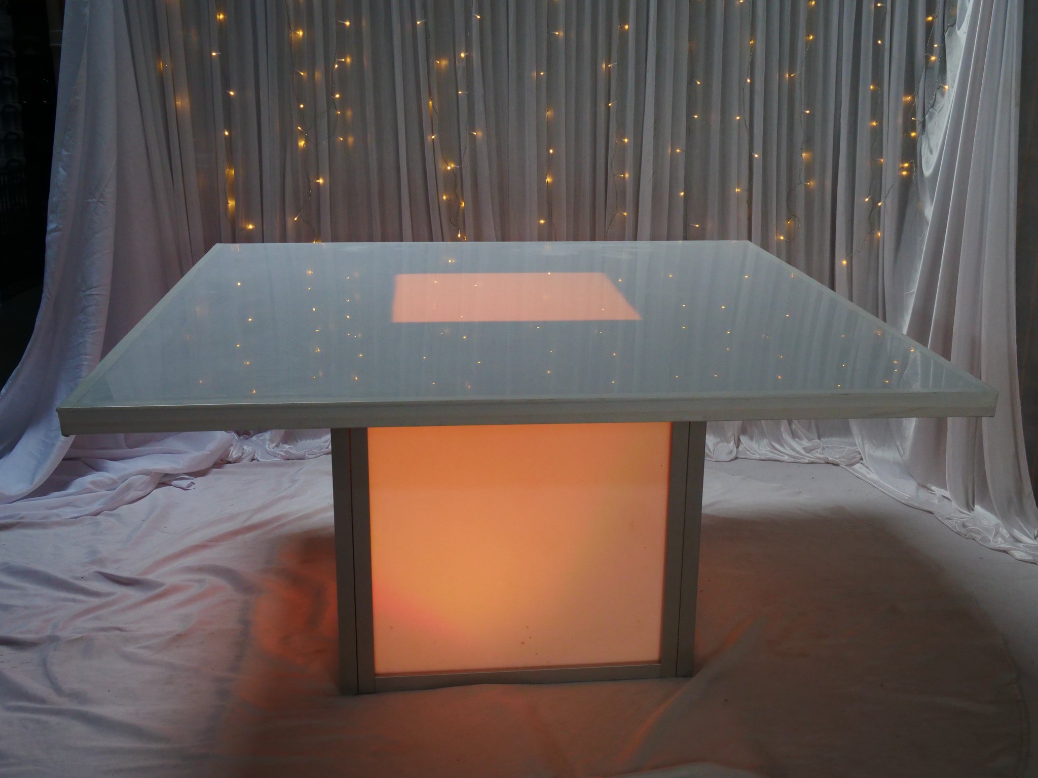 Location - Table carrée Lumina Légendaire (LED)