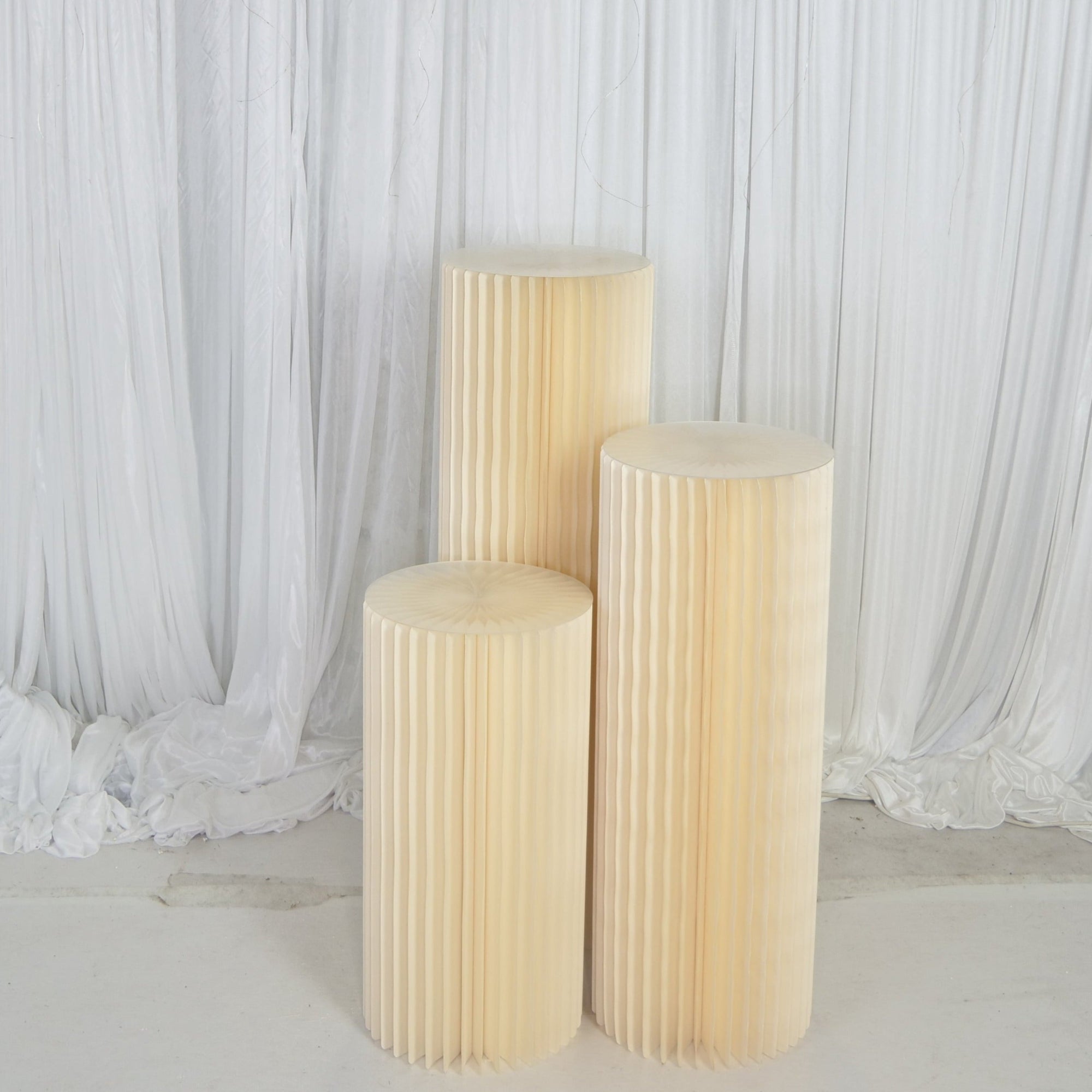 Location - Colonnes cylindriques pliables couleur ivoire par 3