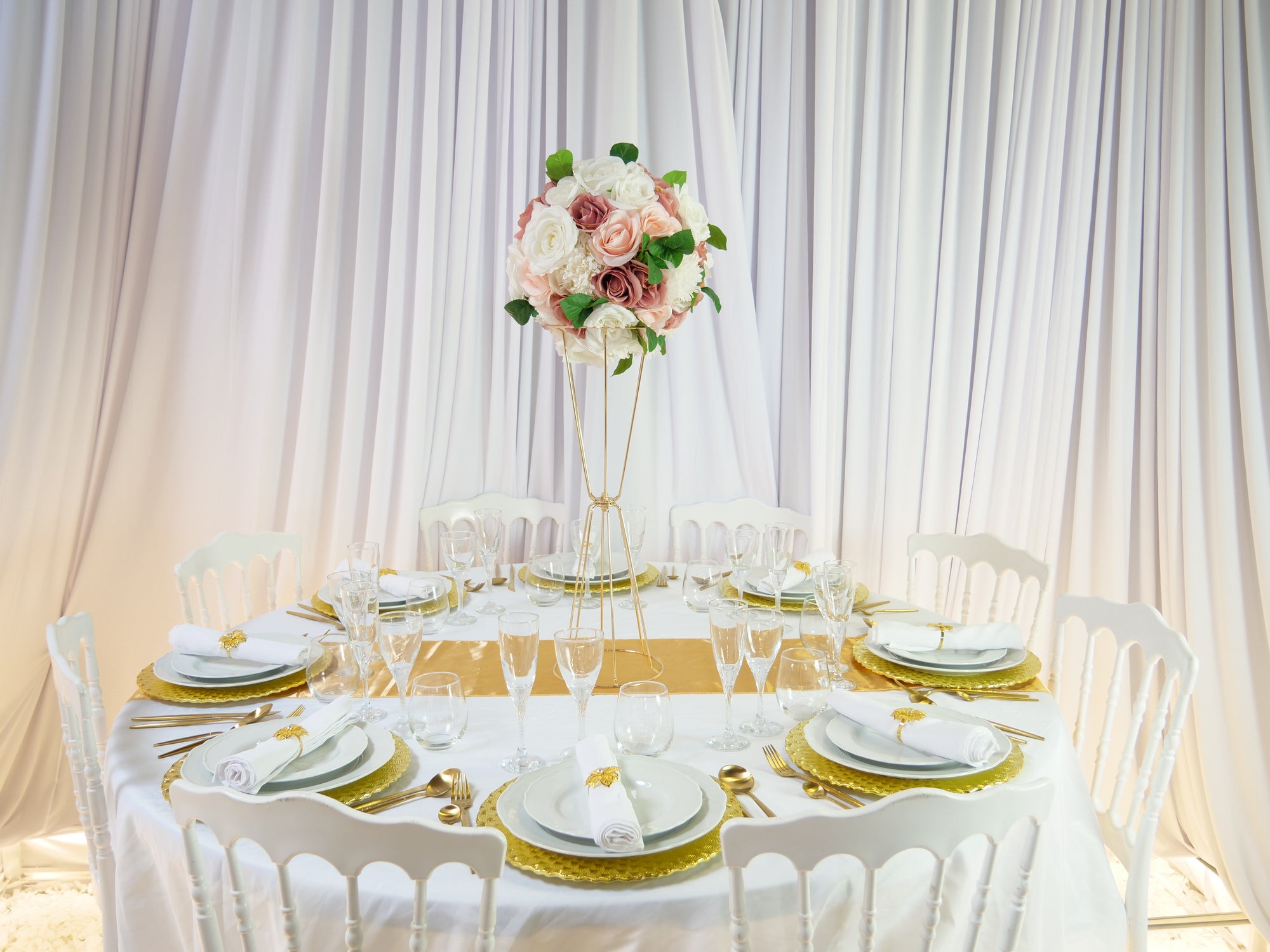 Location - [Table garnie PAP] Table garnie ronde 10 personnes - Valse des Roses